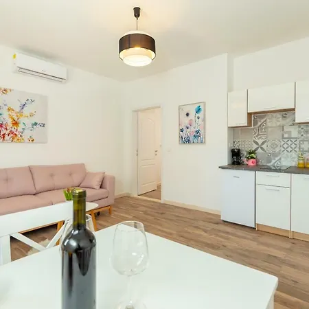 アパート Holiday Apartments Dubrovnik ドゥブロブニク