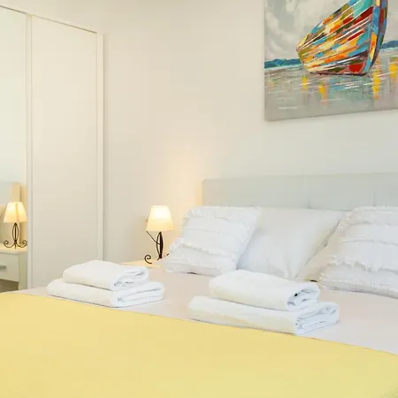 アパート Holiday Apartments Dubrovnik